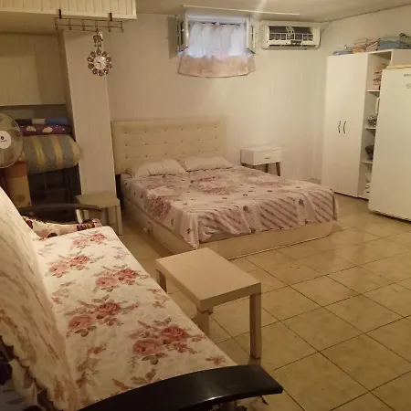 - Beautiful Manolya 100-200 Meters From Cleopatra Beach, Equipped Kitchen, Parking Spaces, Wi-fi 50 Mbps, Terrace With Garden And Much Apartment Alanya